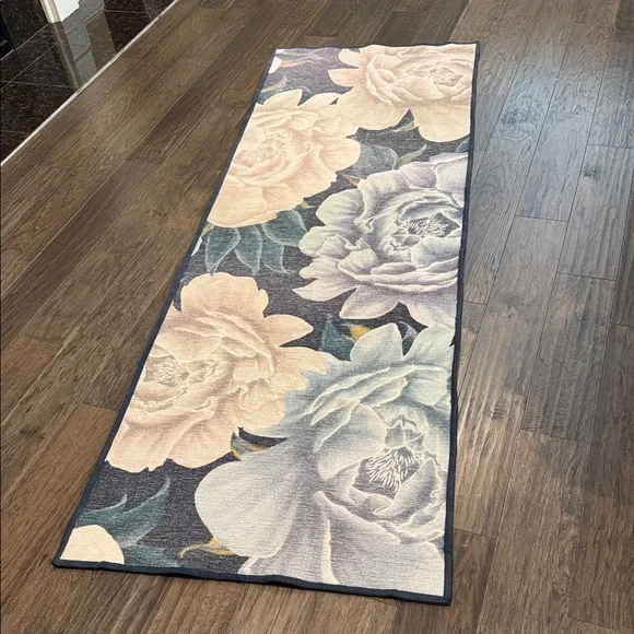 Ruggable Runner: Midnight Peony - Picture 2 of 7